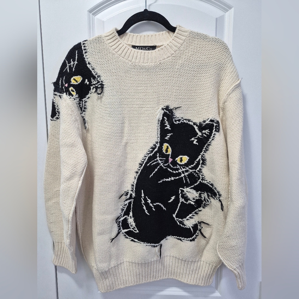 MO&Co. Women's Contrast Cat Ripped Sweater, Small, Off-white And Black